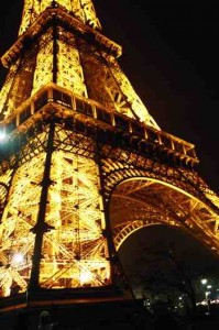 eiffel-tower-night-med-view